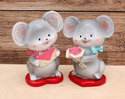 Статуэтка "Мышонок с подарками" 11*9см полистоун