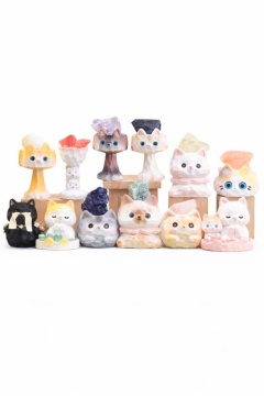 Игрушка-сюрприз в закрытой коробке "Кот с кристаллами" 9-11см