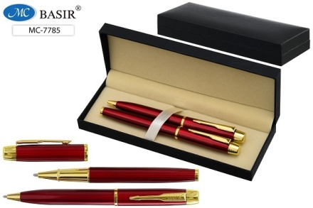 Подарочный набор: 2 металлические ручки ( с поворотным механизмом и ручка с колпачком), объёмный красный корпус с элементами золота; цвет чернил-синий; подарочный футляр.