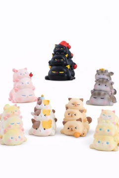 Игрушка-сюрприз в закрытой коробке "Уложи котов спать" 8-7см