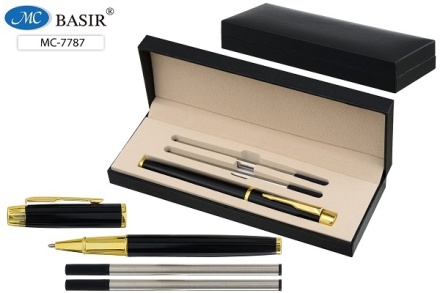 Подарочный набор: металлическая ручка+2 запасных стержня, объёмный чёрный корпус с элементами золота; цвет чернил-синий; подарочный футляр.