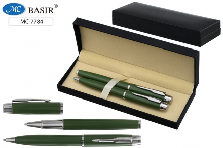 Подарочный набор: 2 металлические ручки ( с поворотным механизмом и ручка с колпачком), объёмный зелёный корпус с элементами серебра; цвет чернил-синий; подарочный футляр.