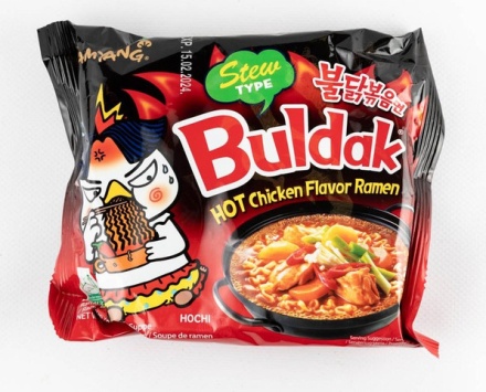 Лапша быстрого приготовления Рамэн со вкусом жгучей курицы с супом "SAMYANG" 145гр./пачка