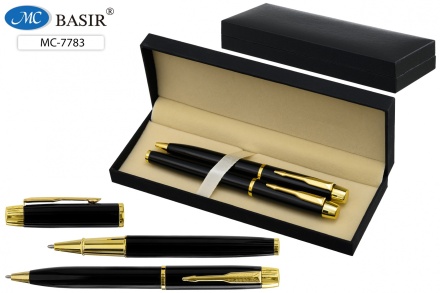 Подарочный набор: 2 металлические ручки ( с поворотным механизмом и ручка с колпачком), объёмный чёрный корпус с элементами золота; цвет чернил-синий; подарочный футляр.